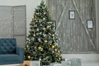 fenyő vagy műfenyő